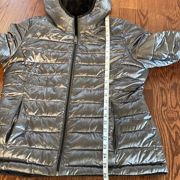 ANDREW MARC women’s REVERSIBLE metallic gray blk puffer / plush hooded jacket M - Picture 14 of 17